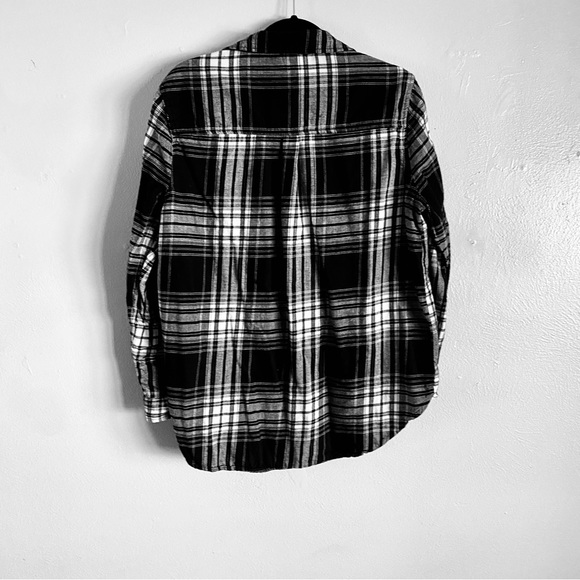 Black and white button down - Picture 2 of 6